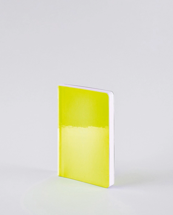 nuuna-candy-neon-gelb-glänzendes-notizbuch